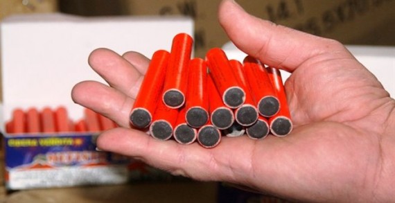 Είχε παράνομα 7.000 πυροτεχνήματα