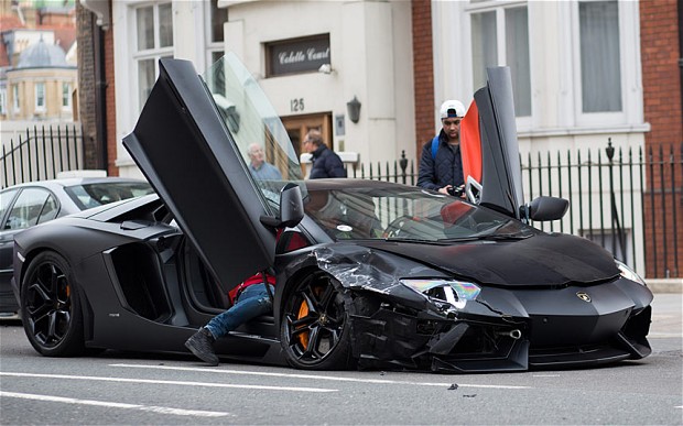 ΒΙΝΤΕΟ-Lamborghini Aventador 300.000 λιρών έγινε… παλιοσίδερα