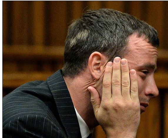 ΦΩΤΟ-Λύγισε ο Πιστόριους στη θέα της νεκρής συντρόφου του