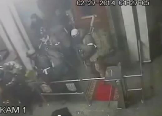 ΒΙΝΤΕΟ-Η εισβολή των ενόπλων στο Κοινοβούλιο της Κριμαίας