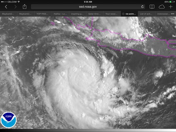 ΦΩΤΟ-Τροπικός κυκλώνας καθυστερεί τις έρευνες