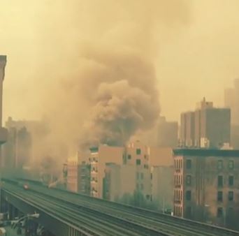 ΒΙΝΤΕΟ-Το κτίριο έχει παραδοθεί στις φλόγες