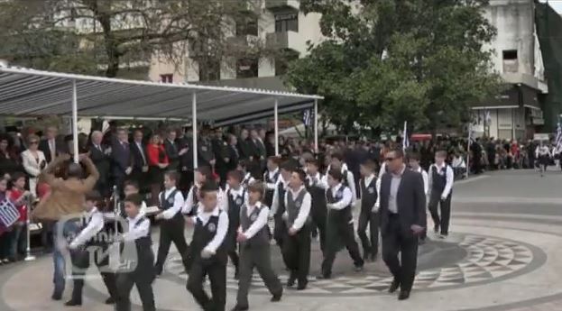 Ελεύθερος ο άνεργος που μούτζωσε τους επίσημους