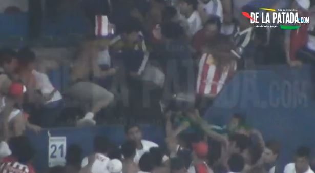 ΒΙΝΤΕΟ-Άγρια συμπλοκή οπαδών-αστυνομικών στο Μεξικό