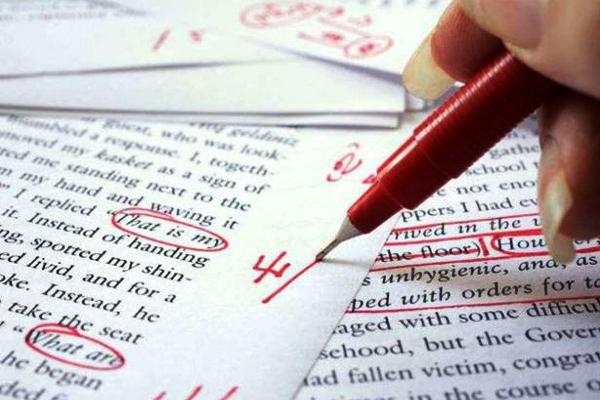 Απαγορεύτηκε το κόκκινο στυλό σε σχολείο της Βρετανίας