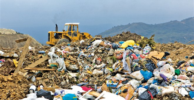 «Θάβουμε» το 82% των αποβλήτων μας