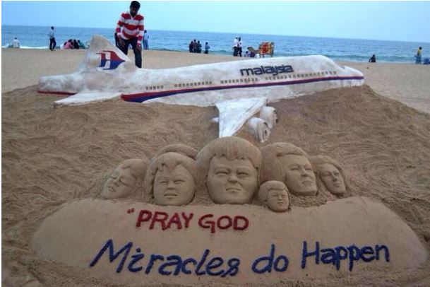 ΦΩΤΟ-Γλυπτό στην άμμο για το Boeing