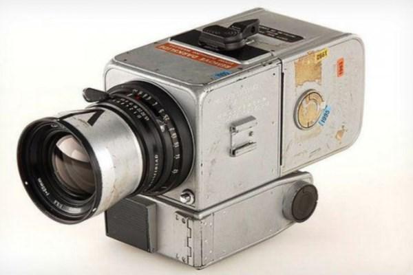 Πουλήθηκε η φωτογραφική μηχανή που ταξίδεψε στη Σελήνη