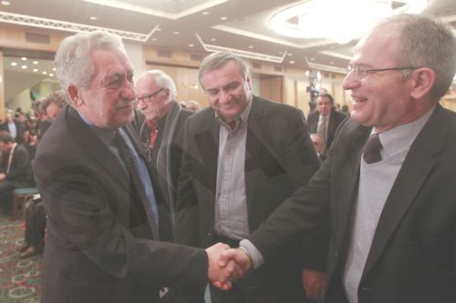 ΦΩΤΟ-Πρώην υπουργοί του ΠΑΣΟΚ δίπλα στον Κουβέλη