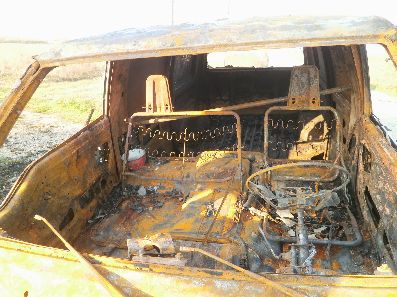 ΦΩΤΟ-Λαμπάδιασε αυτοκίνητο