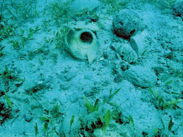 Εννέα αγνοούμενοι από βύθιση πλοίου