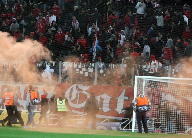 Μια αγωνιστική και 30.000 ευρώ πρόστιμο στον Ολυμπιακό