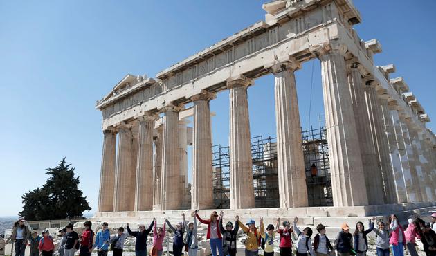 BINTEO-2.500 παιδιά αγκάλιασαν την Ακρόπολη