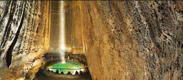 ΦΩΤΟ-Ένας παράξενος υπόγειος καταρράκτης