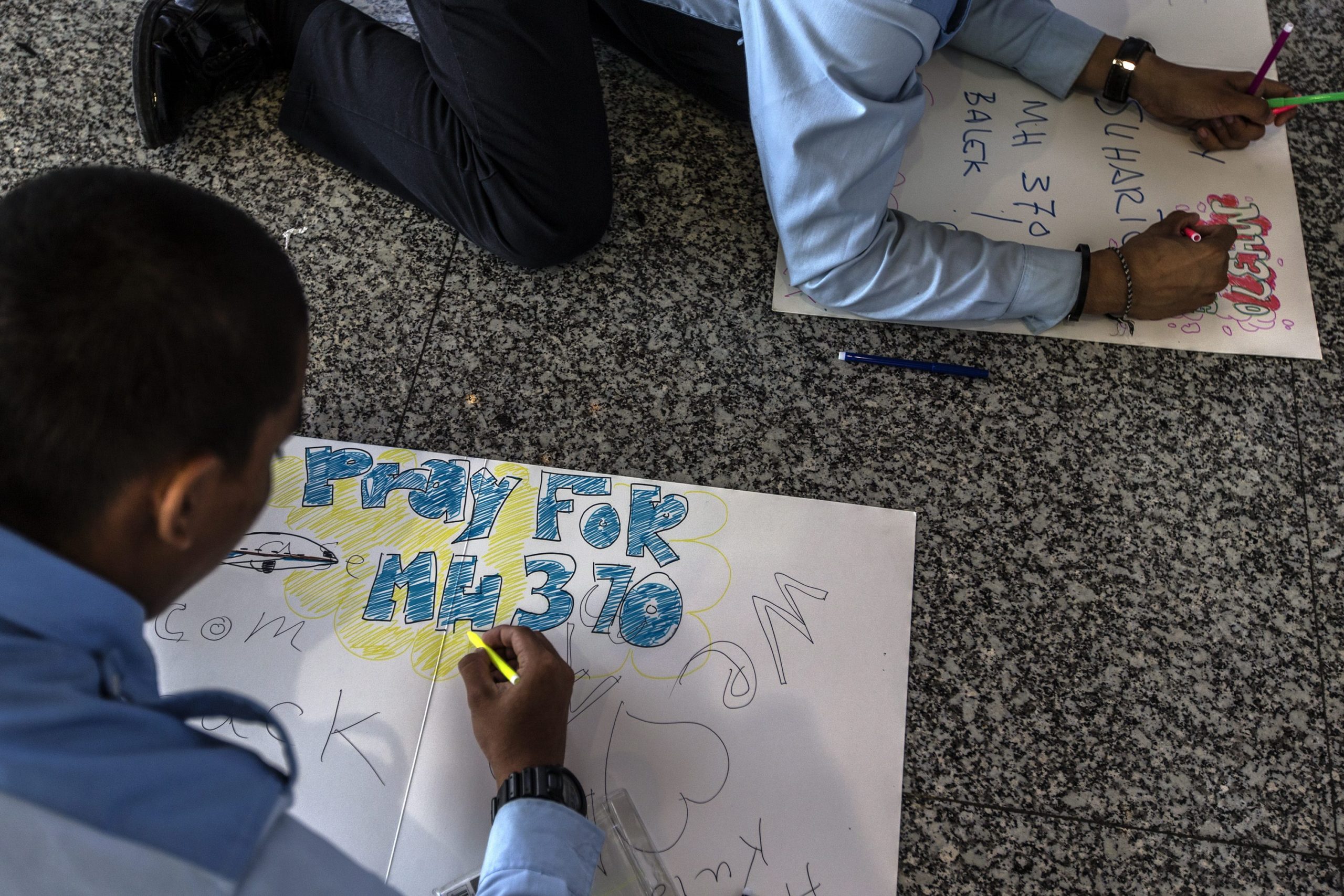 ΦΩΤΟ-Μηνύματα στον «Τοίχο της Ελπίδας» για το Boeing