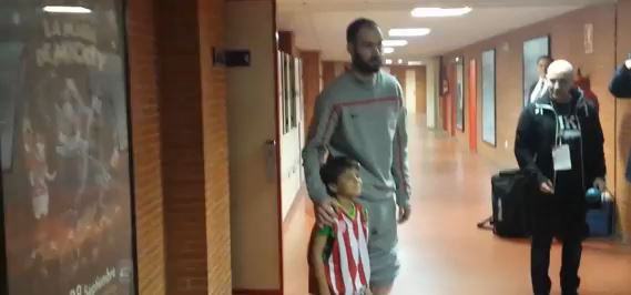 ΒΙΝΤΕΟ-Ο Ισπανός πιτσιρικάς που λατρεύει τον Σπανούλη