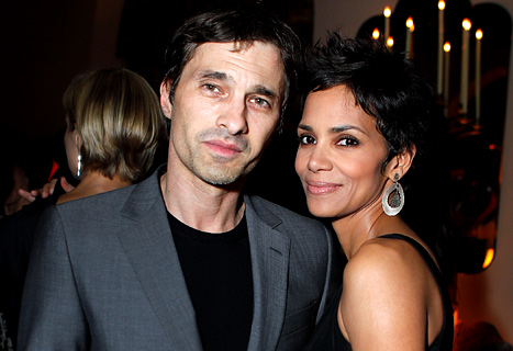 Ζουν χωριστά Hally Berry και Olivier Martinez