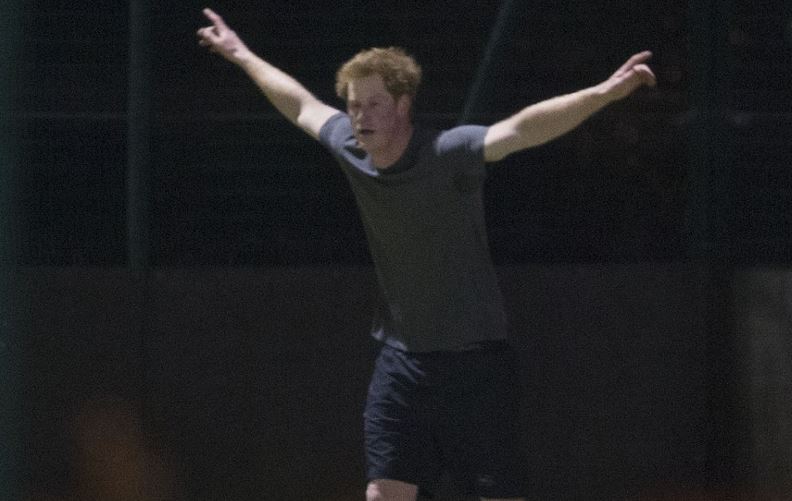 ΦΩΤΟ-Ο πρίγκιπας ξέρει να γλεντάει