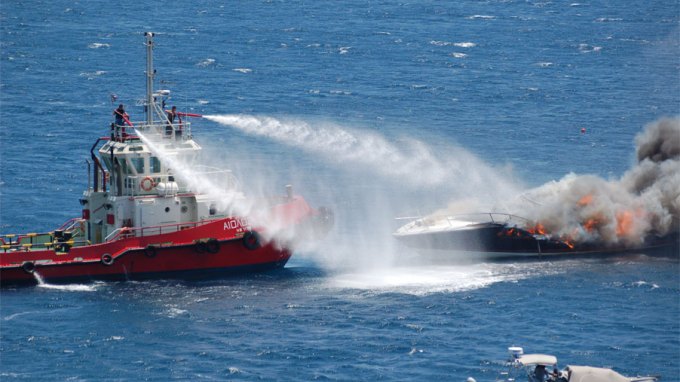 Κάηκε σκάφος στα Χανιά