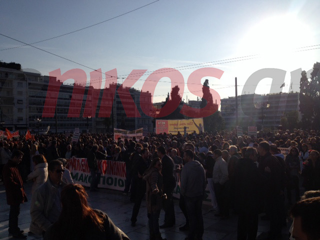 ΦΩΤΟ-Σε εξέλιξη τα συλλαλητήρια σε Σύνταγμα-Ομόνοια. Κλειστοί οι δρόμοι