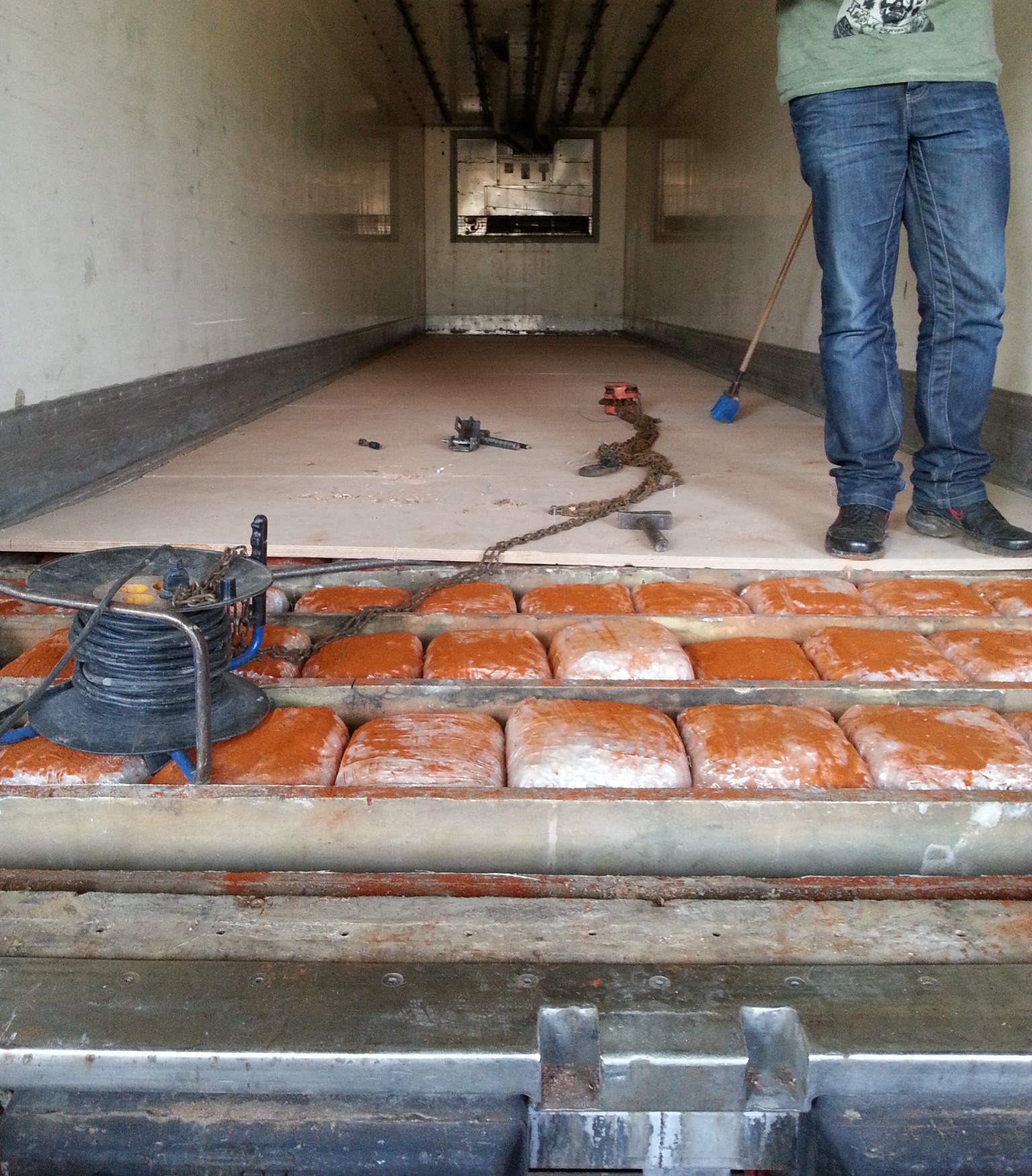 Η κρύπτη στο δάπεδο της νταλίκας