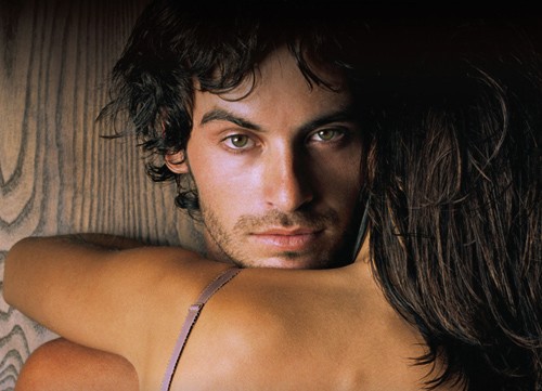 Τι πρέπει να κάνεις για να τραβήξεις την προσοχή ενός άνδρα