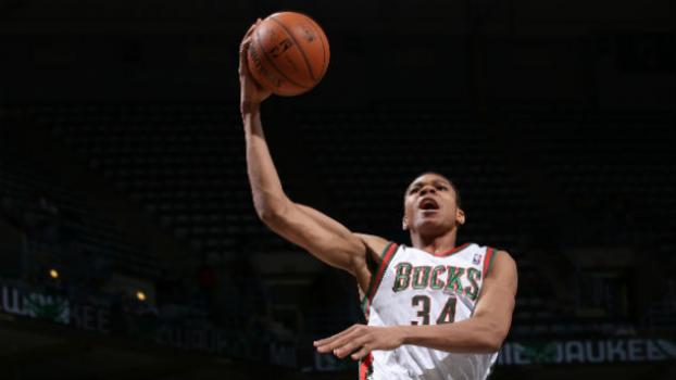 ΒΙΝΤΕΟ-Φοβερή πάσα του Αντετοκούνμπο