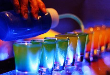 Καταδικάστηκε επειδή σέρβιρε σφηνάκι με υγρό πιάτων