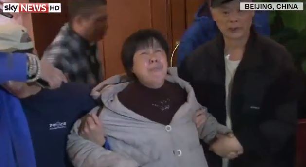 ΒΙΝΤΕΟ-Κατέρρευσαν οι συγγενείς των επιβατών