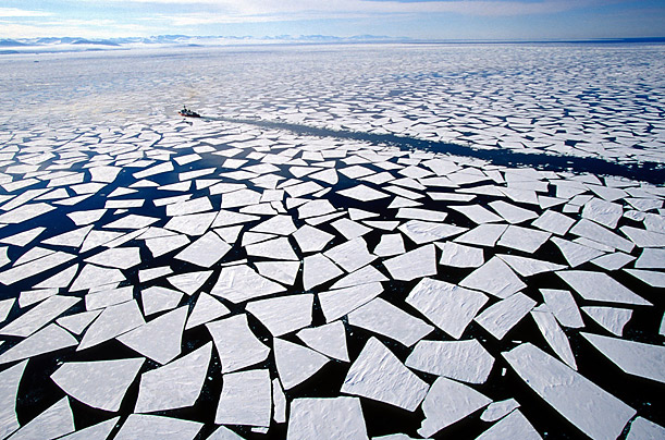 NASA: “Θερμά” ποτάμια λιώνουν την Αρκτική