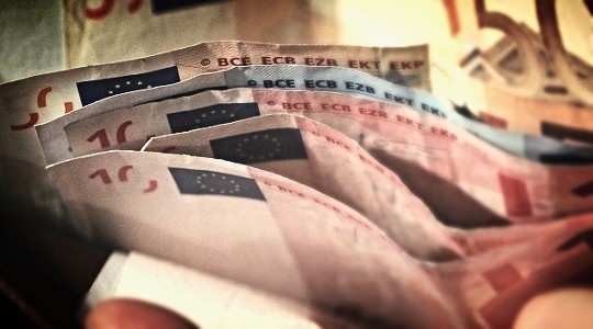 Διευρύνεται η λίστα όσων δικαιούνται κοινωνικό μέρισμα