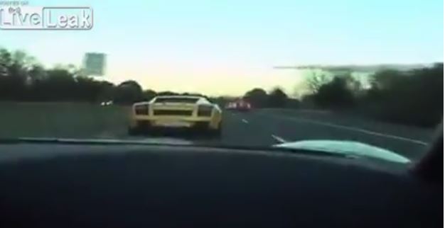 ΒΙΝΤΕΟ-Κόντρα Lamborghini-Corvette στο δρόμο