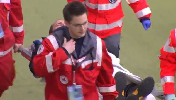 ΒΙΝΤΕΟ-Ποδοσφαιριστής έστειλε στο νοσοκομείο καμεραμάν