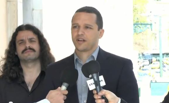 ΒΙΝΤΕΟ-ΧΑ: Υπάλληλος του Τραγάκη χαιρετά ναζιστικά