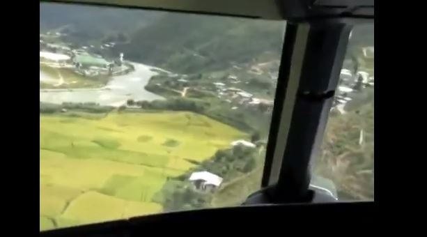ΒΙΝΤΕΟ-Προσγείωση αεροσκάφους στο πιο επικίνδυνο αεροδρόμιο στον κόσμο