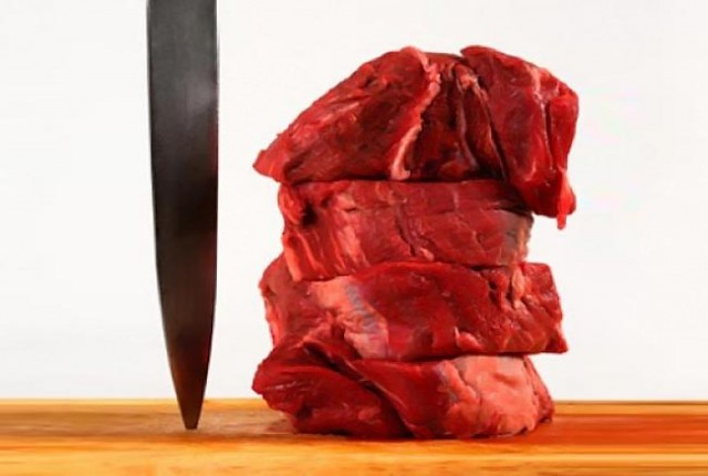 Κατασχέθηκε ακατάλληλο κρέας και σταφίδα