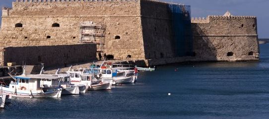 Ηλικιωμένος έπεσε στη θάλασσα