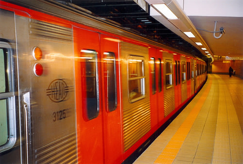 ΤΩΡΑ-Άνοιξε ο σταθμός στην Βικτώρια