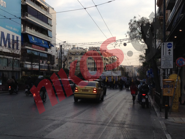 ΦΩΤΟ: Η αντιφασιστική πορεία προς τον Άγιο Παντελεήμονα