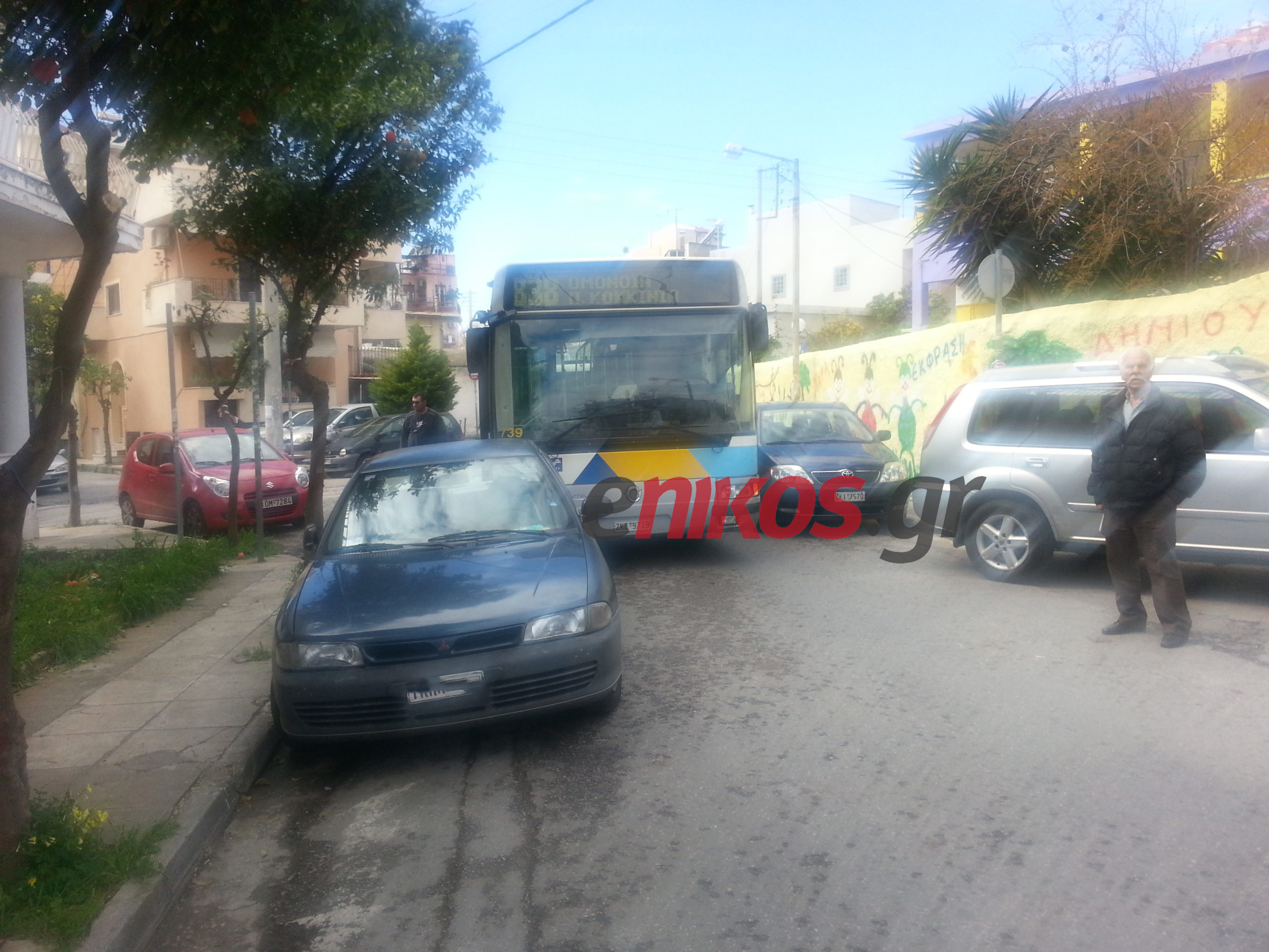 ΦΩΤΟ αναγνώστη-Έκλεισε το δρόμο και έφυγε…