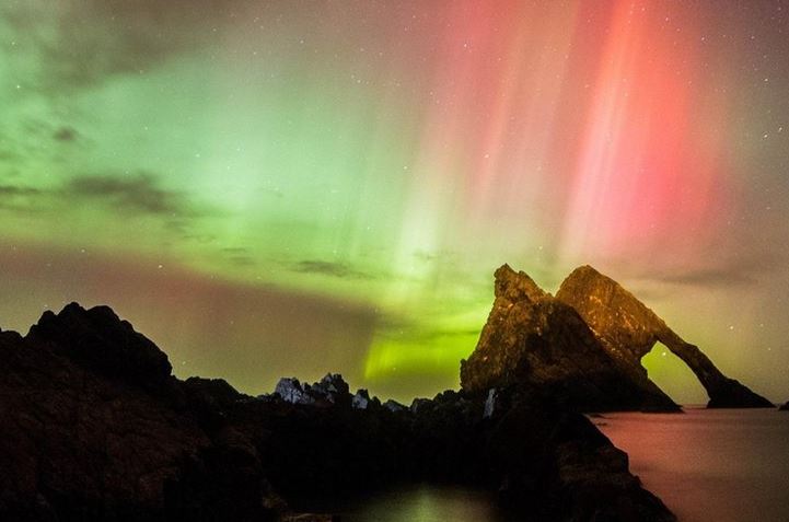 ΦΩΤΟ-Το βόρειο σέλας ομόρφυνε τον βρετανικό ουρανό