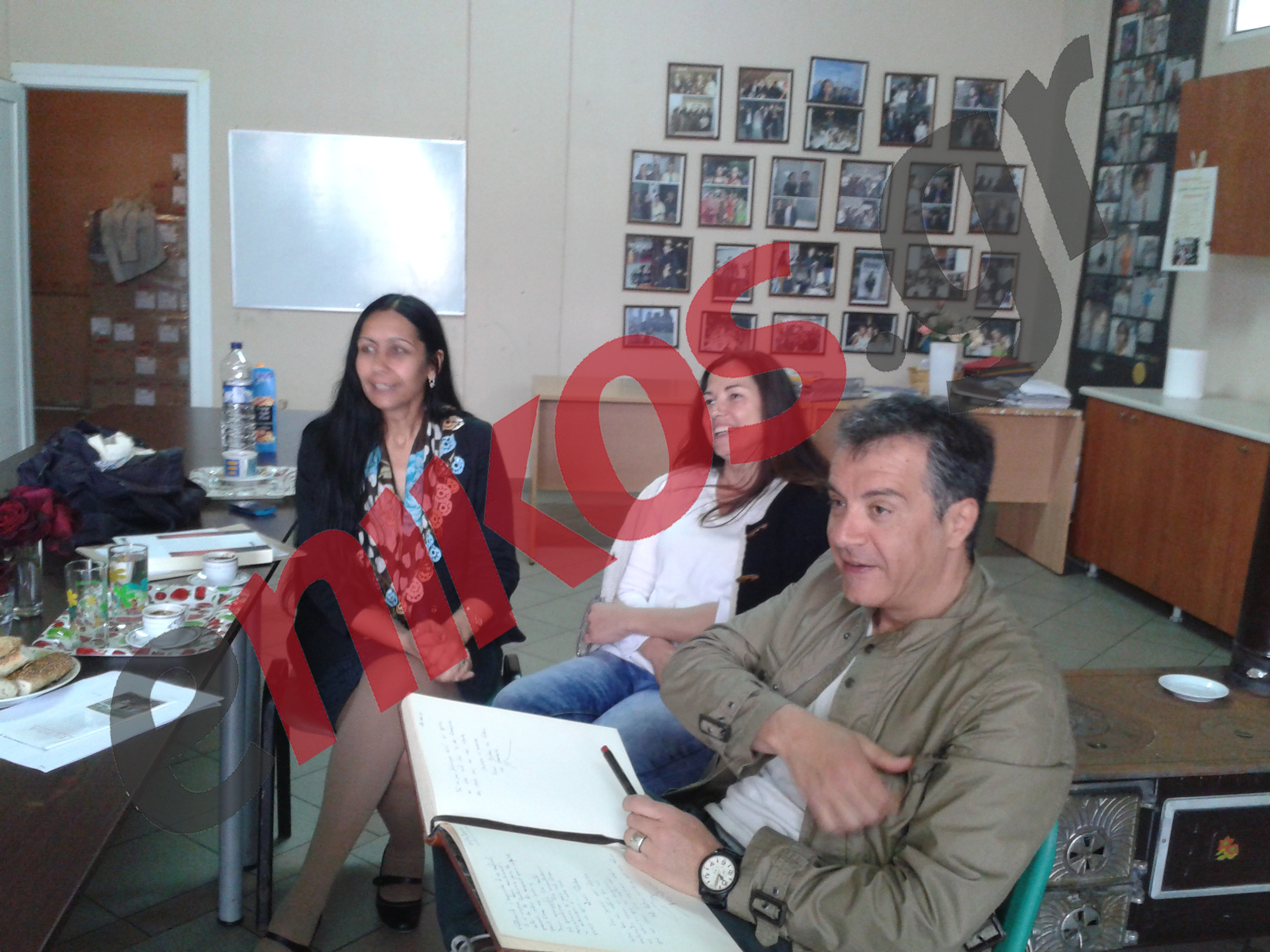 ΦΩΤΟ-Ο Θεοδωράκης με την Σαμπιχά