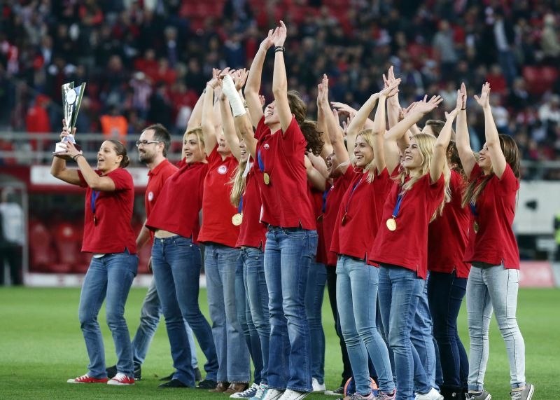 Τους αποθέωσαν στο ημίχρονο