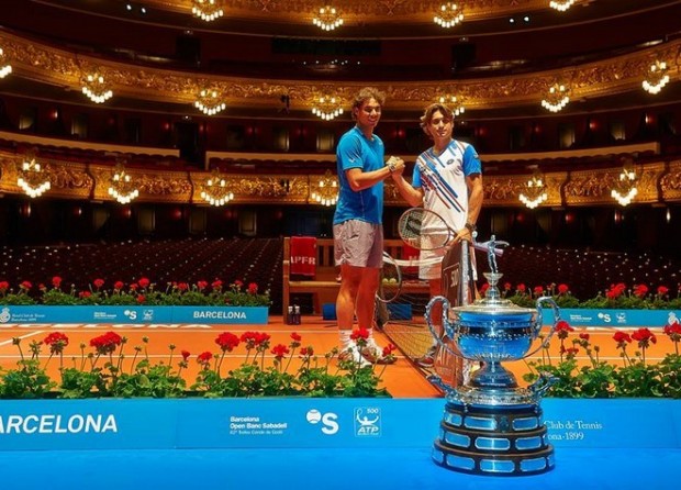 Έκανε την Όπερα… γήπεδο ο Ναδάλ