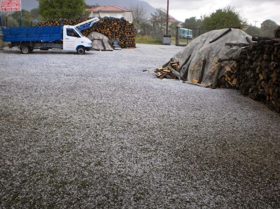 “Έστρωσε” χαλάζι στην Ξάνθη