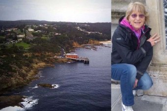 Κολύμπησε εκεί που ένας καρχαρίας κατασπάραξε τη γυναίκα του