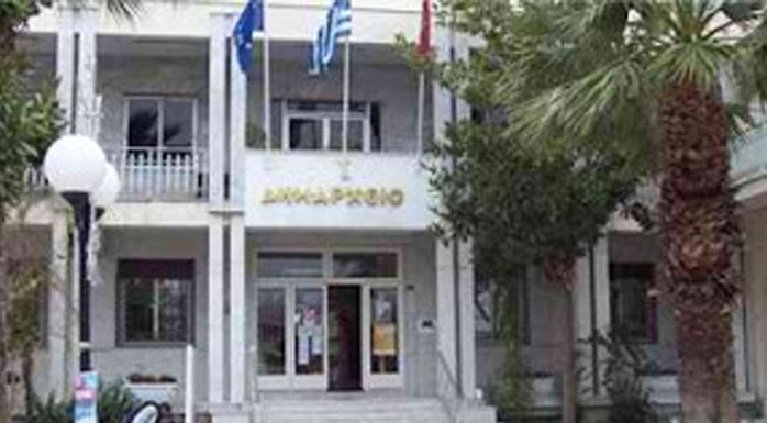 30χρονος απειλούσε ότι θα κάψει το Δημαρχείο