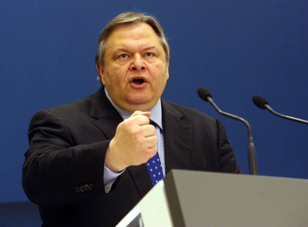 Βενιζέλος: Η χώρα σηκώνεται μετά από 5 χρόνια κρίσης