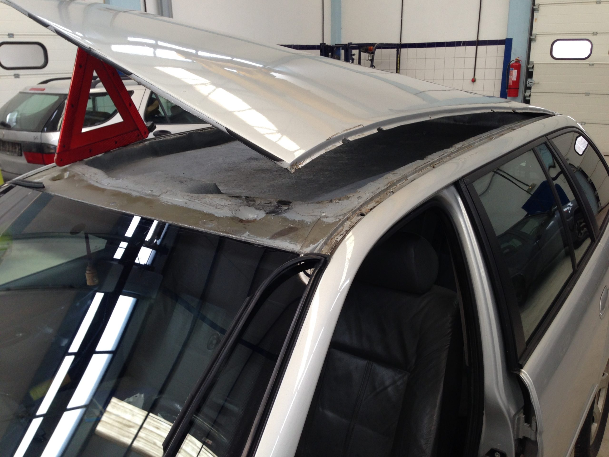 ΦΩΤΟ-20 κιλά χασίς στην οροφή του αυτοκινήτου