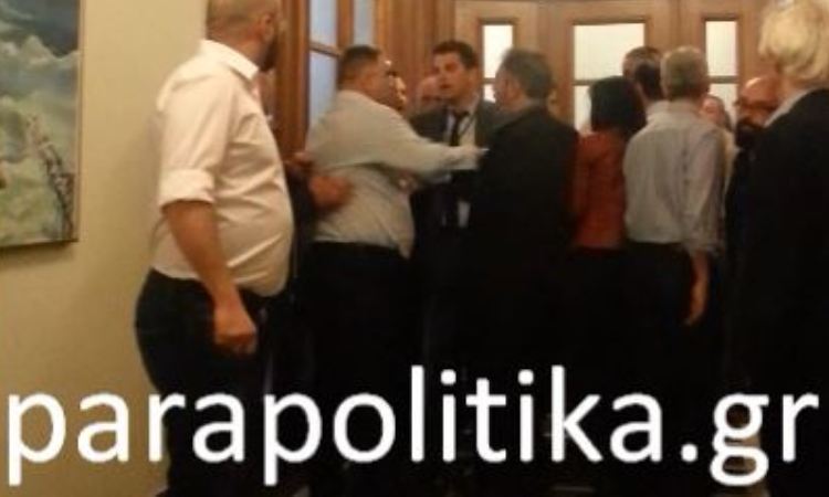 Βίντεο ντοκουμέντο:Ο καυγάς του υιού Μπαλτάκου με βουλευτές της Χ.Α.